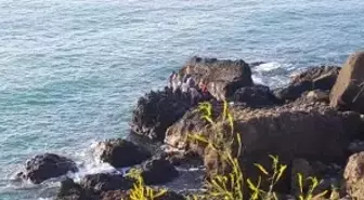 Balık tutmak isterken kayaların arasına düştü