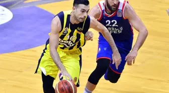 Fenerbahçe taraftarından Kostas Sloukas'a destek