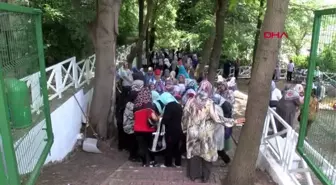 ZUHARATBABA TÜRBESİNDE SINAV DUASI YOĞUNLUĞU