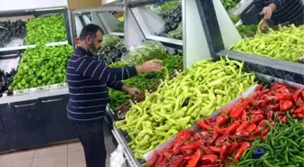 Borcunu ödemeyen müşterilerinin listesini duvara astı