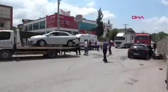 KOCAELİ İKİ OTOMOBİL KAFA KAFAYA ÇARPIŞTI 3 YARALI