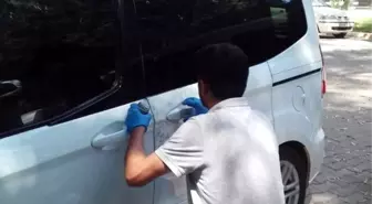 Tarsus'ta hırsızlar, gazinin aracını soydu