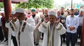 Cumhurbaşkanı Erdoğan'ın memleketinde Mısır lideri Mursi için gıyabi cenaze namazı kılındı