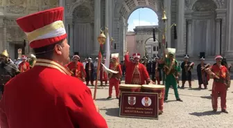 Dolmabahçe Sarayı'nda mehter konserine turistlerden yoğun ilgi