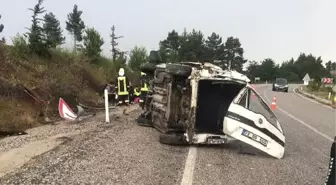 Hafif ticari araç devrildi: 6 yaralı