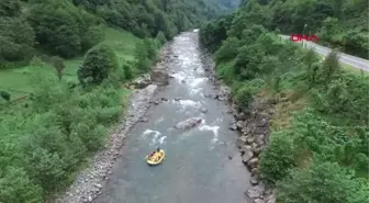 RİZE Yıkım kararı alınan kaçak yapıyı sahibi ve komşuları el birliği ile yıktı