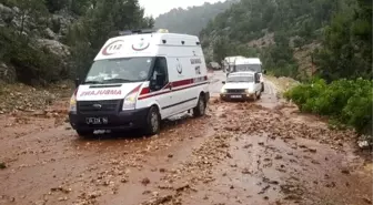 Silifke'de selde yollar çöktü