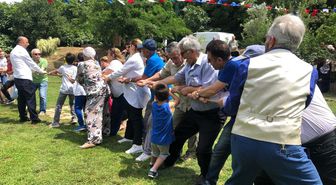 İstanbul'da nineler ve dedelerle torunları bostandan sebzeleri toplayıp menemen yaptı