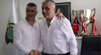 Akhisarspor, Mehmet Altıparmak ile imzaladı