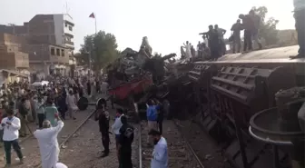 Pakistan'da tren kazası: 3 ölü