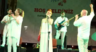 Küçükçekmece'de Kardeşlik Festivali'nde 'Kardeş Türküler' sahne aldı