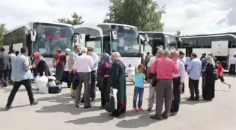 Sivas'tan 6 bin kişi, oy kullanmak için İstanbul'a uğurlandı