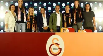 Galatasaray Kadın Voleybol Takımı'ndan 4 imza