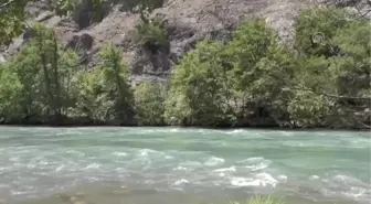 Munzur Çayı'na düşen genci arama çalışmaları sürüyor
