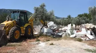 İzmir'in akciğerlerindeki ruhsatsız yapılarla mücadele sürüyor