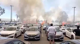 ABD'de Çıkan Bir Yangın, Park Halindeki Onlarca Otomobili Küle Çevirdi (Video)