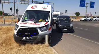 Ambulans ile hafif ticari araç çarpıştı: 2 yaralı