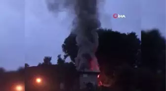 Çatıda çıkan yangın evi kullanılmaz hale getirdi