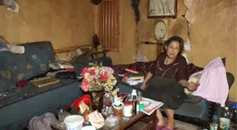 Çatısı çökmek üzere olan evde yaşam mücadelesi