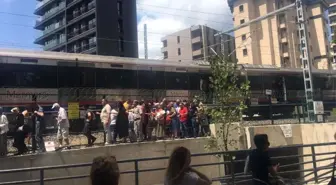 Marmaray'da arıza meydana geldi, vatandaşlar trenden inip yürüdü