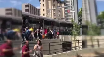 Marmaray'da arıza meydana geldi, vatandaşlar trenden inip yürüdü