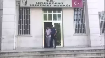 Düzensiz göçmenleri taşıyan aracın kaza yapması - Gözaltına alınan sürücü tutuklandı