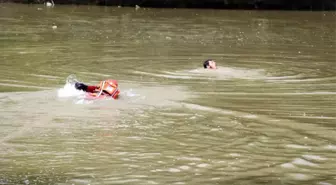 Sakarya Nehri'ne düşen vatandaşların kurtarılma anları nefes kesti