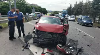 Samsun'da otomobil geri geri gelen araca çarptı: 3 yaralı