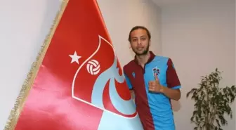 Trabzonspor'da Taha Tunç için imza töreni düzenlendi