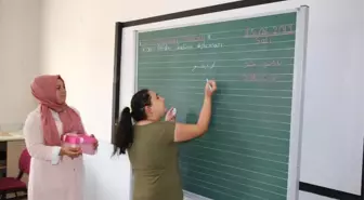 Gençler Osmanlıca Öğreniyor
