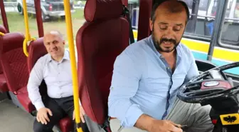 Ülkücü belediye başkanı makamına minibüsle gidip geliyor