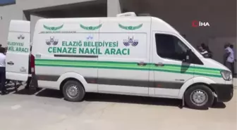 Kızlarının mezuniyetinden dönerken kazada ölen 4 kişiden 2'si defnedildi