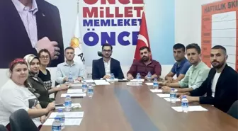 AK Parti Kemalpaşa'da gençlik kolları yeni yönetimi belirlendi