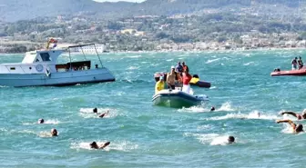 Başkan Soyer, yüzerek mesaj verdi Açıklaması