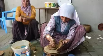 Bitlis'in çamura şekil veren kadınları