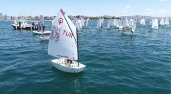 Çocuklar yelkenlilerin dümenini Kabotaj Bayramı için çevirdi