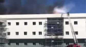 Kara Havacılık Okulu'nda inşaat halindeki binada yangın