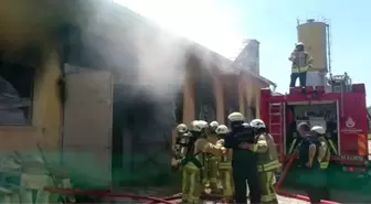 Kartal'da izolasyon malzemesi üretilen atölyede yangın