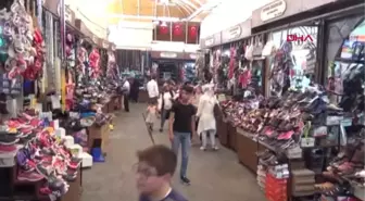 ŞANLIURFA Eski ayakkabı pazarı yoksulların yüzünü güldürüyor
