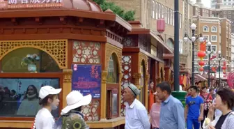 Sincan'da Uygur Türklerinin 18 yaşından önce çocuklarına dini eğitim vermeleri ve camiye...