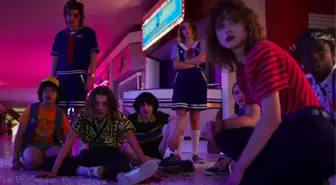 Stranger Things'in Başrol Oyuncusu, 3. Sezonun Nasıl İzlenmesi Gerektiğini Açıkladı