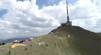 Atatürk anısına Palandöken'den yamaç paraşütü uçuşu - ERZURUM