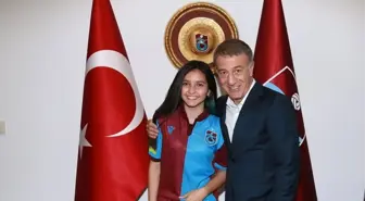 Trabzonspor Başkanı Ağaoğlu, LGS Türkiye birincisi Çifci'ye forma hediye etti