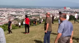 Havada paraşütleri birbirine dolanan iki paraşütçü, ölümle burun buruna geldi... O anlar kamerada