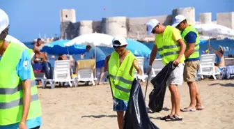 Turizm merkezi Kızkalesi'nde sahil temizliği