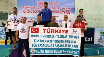 Haliliyeli kick bokscular şampiyonaya damga vurdu