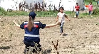 Jandarmadan mevsimlik işçilere şefkat eli