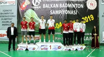 Genç badmintoncular başarıya doymuyor