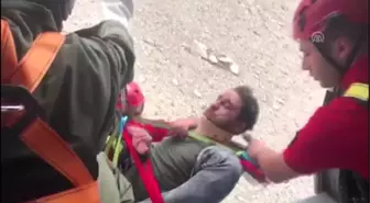 KAyalıklardan düşen üniversite öğrencisini jandarma kurtardı