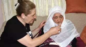 Örnek gelin, aynı evde hem annesine, hem kayınvalidesine gözü gibi bakıyor